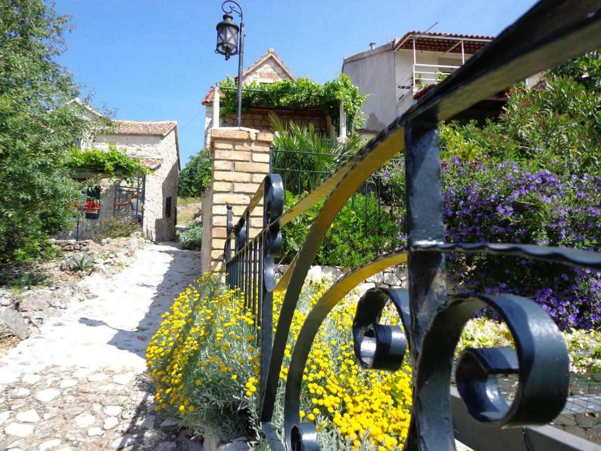 House Dobrila Villa Igrane Exterior photo